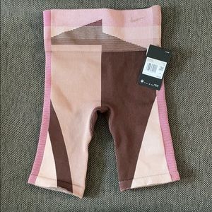 THE NIKE SCULPT TIGHT FIT